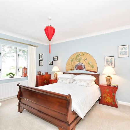 Stay At 'The Elms' In Tranquil Church Norton, Selsey - Ground Floor Bedroom, Own Private Bathroom, Quiet Beach, 2 Acre Garden By The Sea, On Edge Of Wildlife Nature Reserve Eksteriør billede